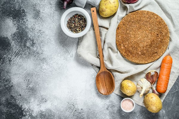 Apprenez à concocter une savoureuse soupe de betteraves rôties rehaussée d"une crème fraîche veloutée !